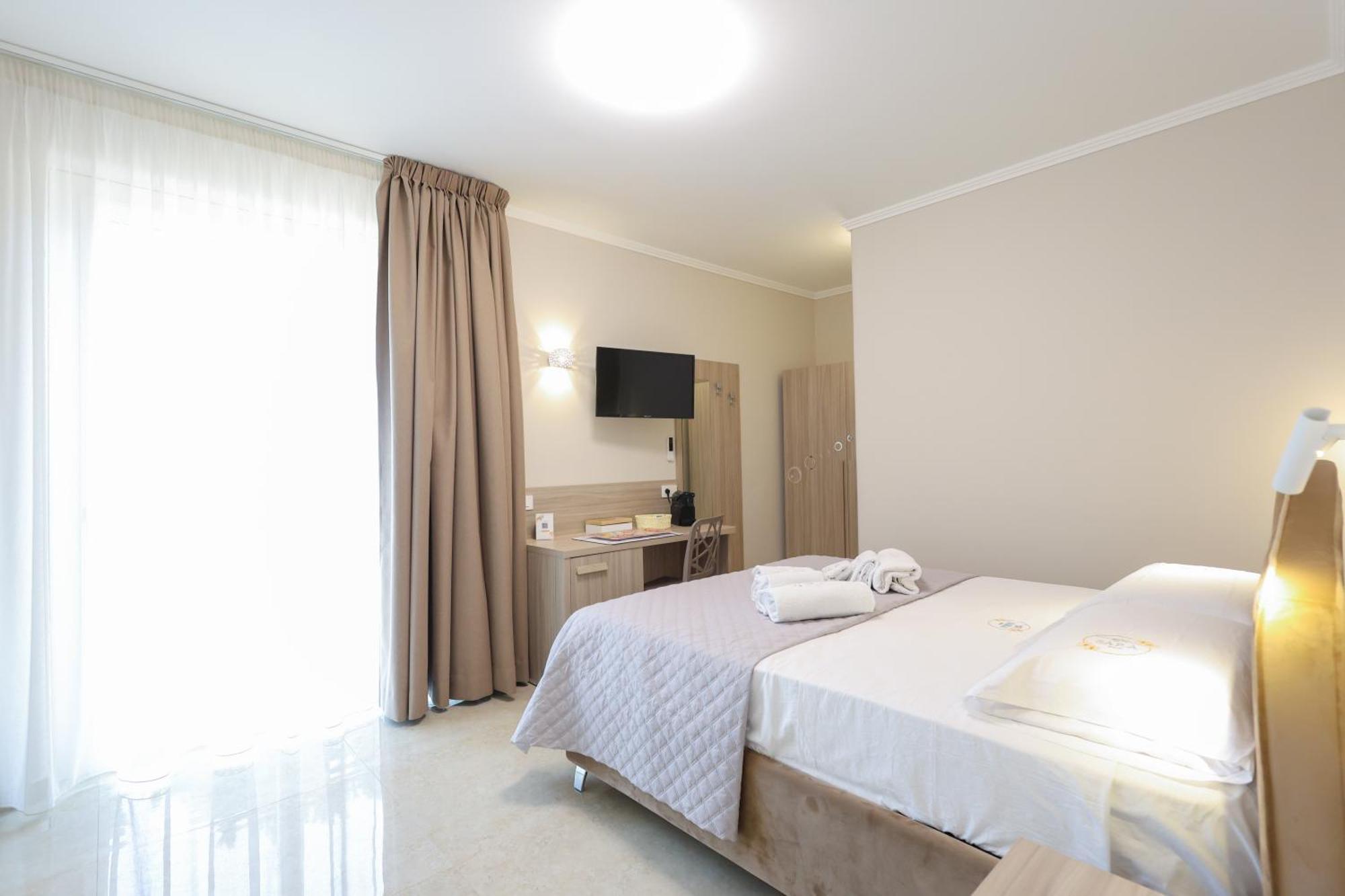 Sara B&B Accommodation ซานตาโดเมนิกา ภายนอก รูปภาพ